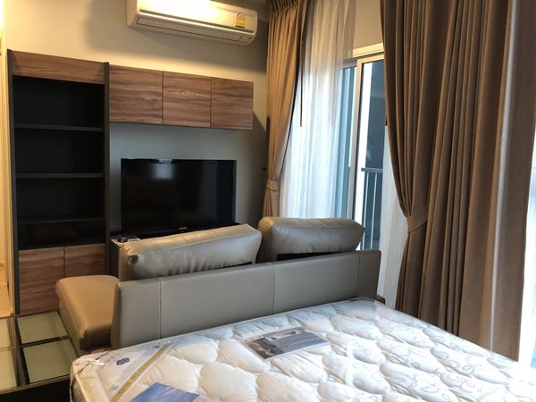 Condo room for rent: Noble Rev