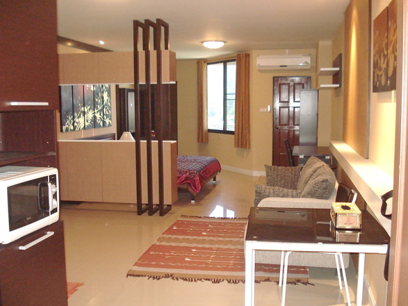 Trio condominium for rent on H