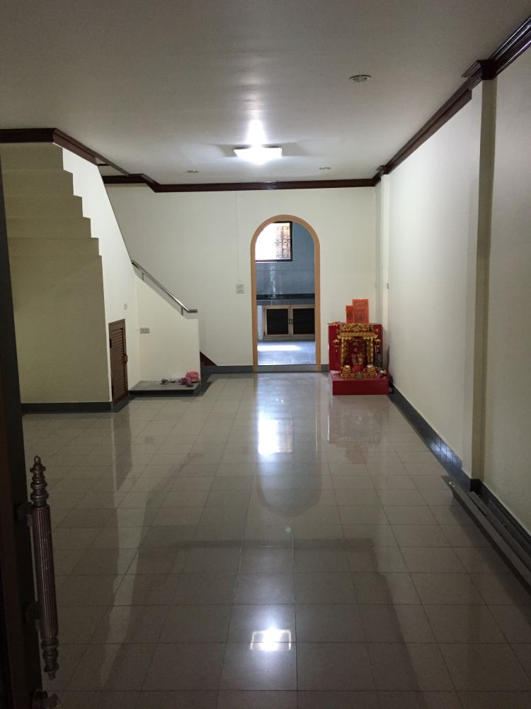 Townhouse for rent near MRT La